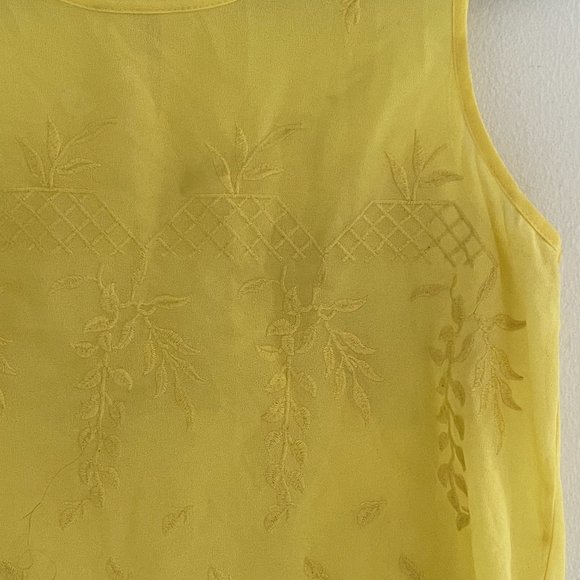 🌸 Women's Sleeveless Blouse with Embroidered Details, Yellow, M - Picture 3 of 3